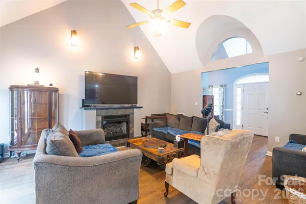 378 CHISHOLM TRL