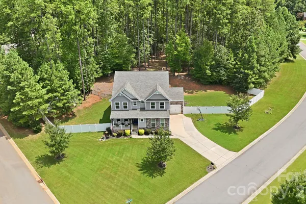 607 WINTER WALK LN