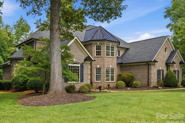 1023 MADRAS CT