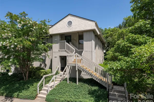 1406 ABBEY CIR
