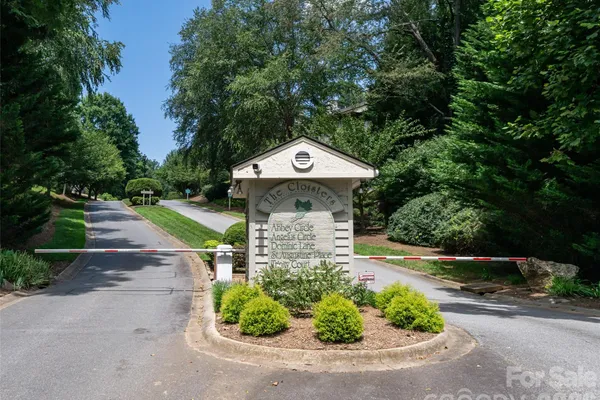 1406 ABBEY CIR