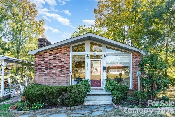 1003 ROBINHOOD LN