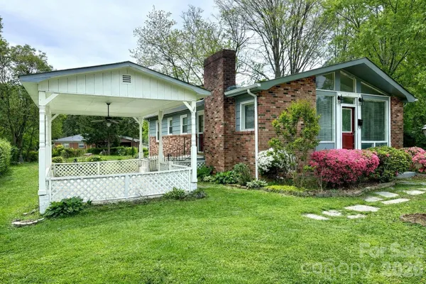 1003 ROBINHOOD LN