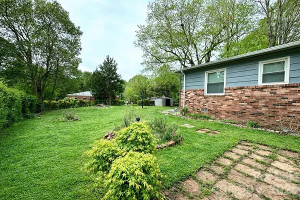 1003 ROBINHOOD LN