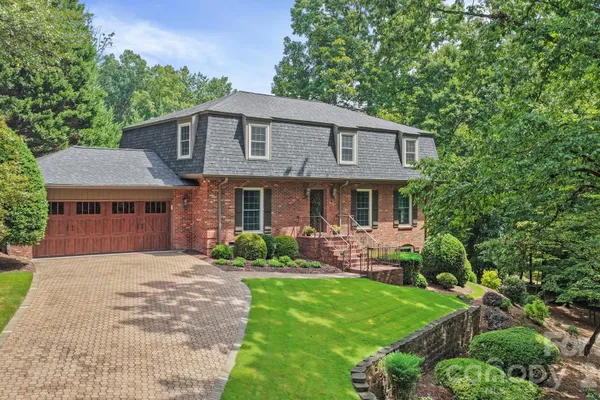 200 KEYHOLE CT