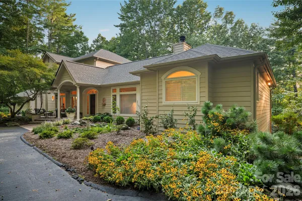 4 CITADEL LN