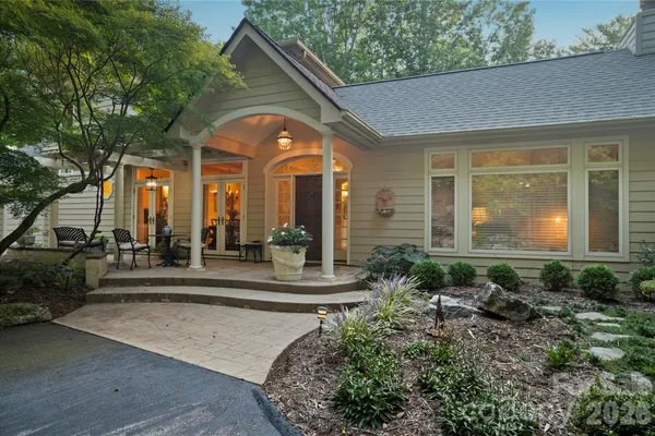 4 CITADEL LN