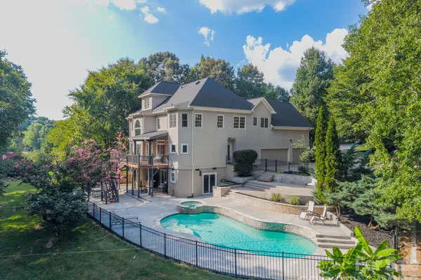 2006 SANDY POND LN
