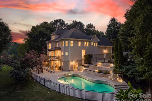 2006 SANDY POND LN