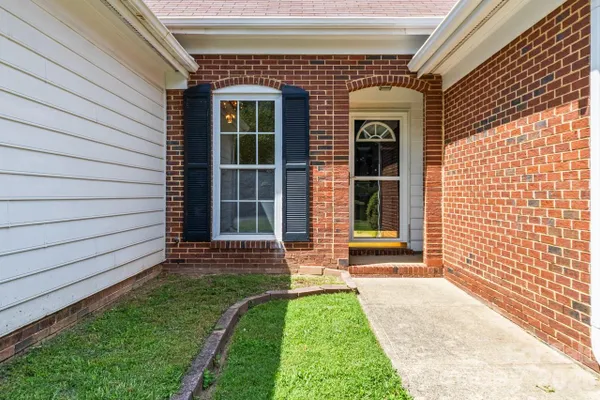 739 OAKBLUFF CIR