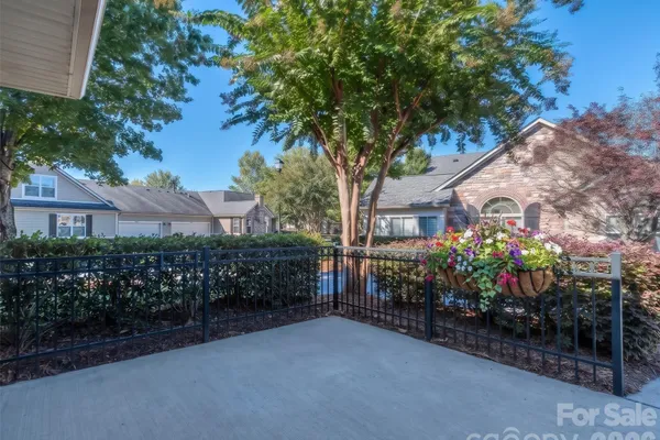 776 LEDGESTONE CT