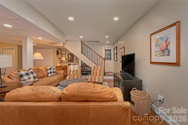 266 CEDARBROOK LN