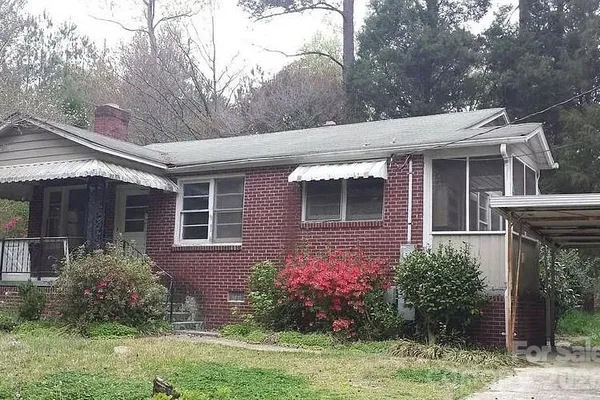 123 LARCHWOOD DR