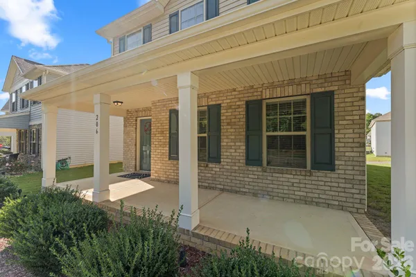 206 NOTABLE LN