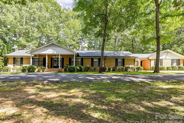 2646 ROLLING HILLS DR