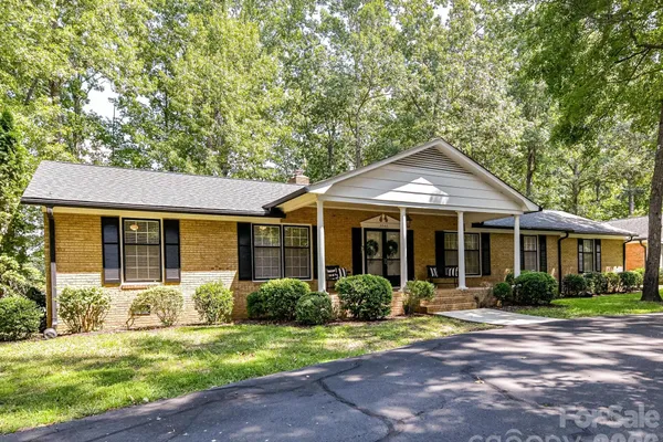 2646 ROLLING HILLS DR