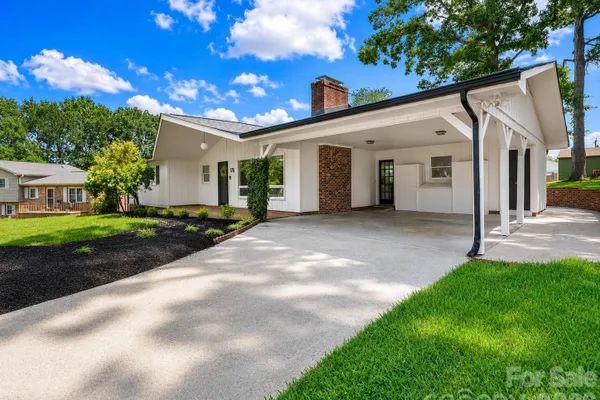 178 TRAILWOOD DR