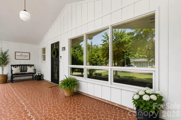 178 TRAILWOOD DR