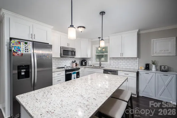 1718 WOOLIE RD