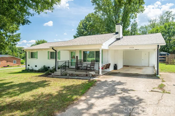 1718 WOOLIE RD