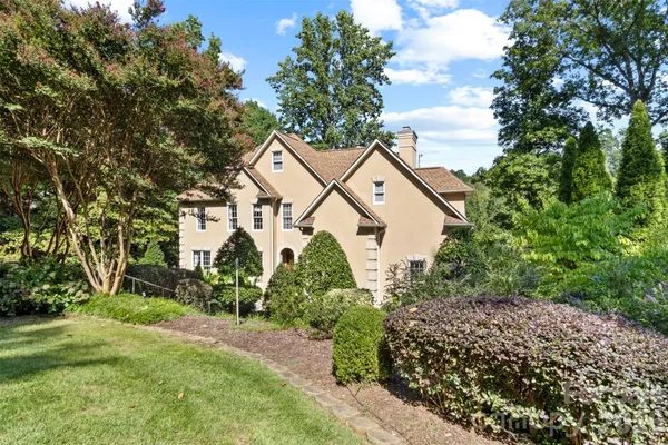 135 RIDGETOP RD