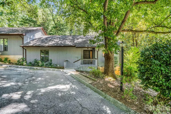 335 MELROSE AVE 111