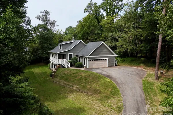 11 JUPITER HILLS DR