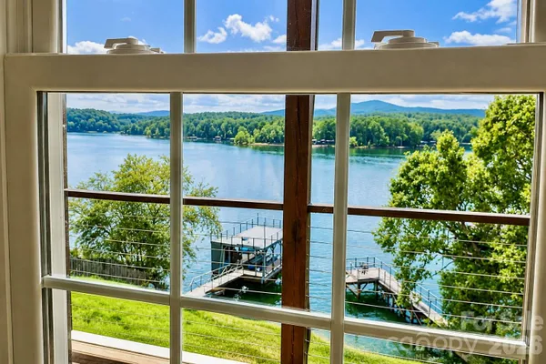 501 LAKE CLUB DR