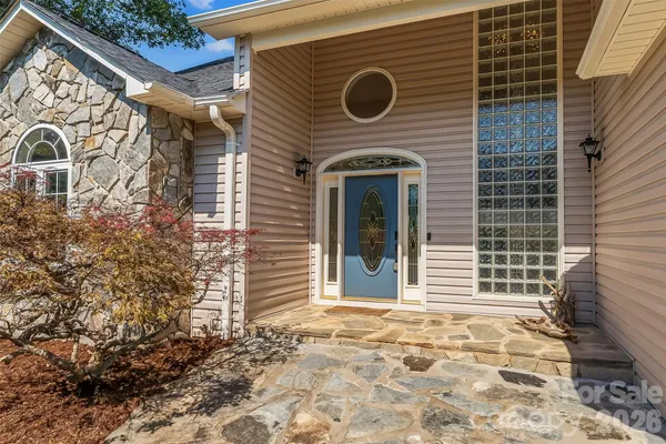501 LAKE CLUB DR