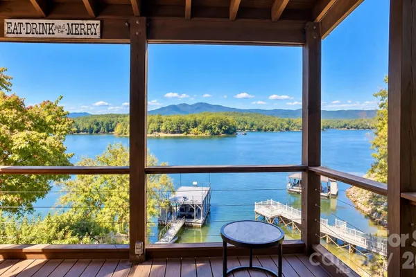501 LAKE CLUB DR