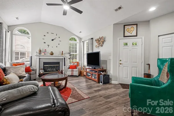 8057 SULTANA CIR