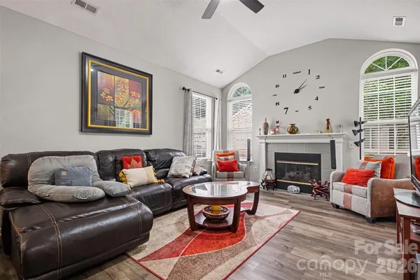 8057 SULTANA CIR