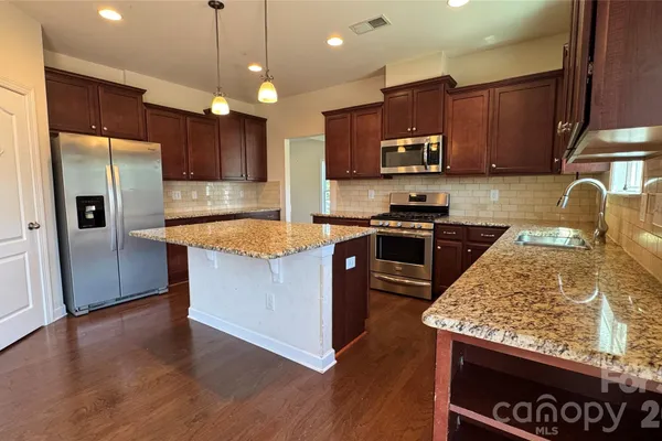 2082 FELDSPAR DR