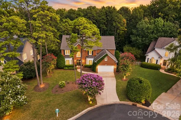 7337 VERSAILLES LN