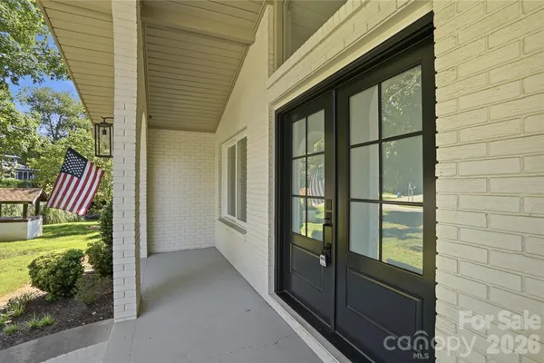 332 SHORELINE LOOP