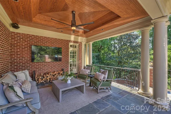 2115 FOXCROFT WOODS LN