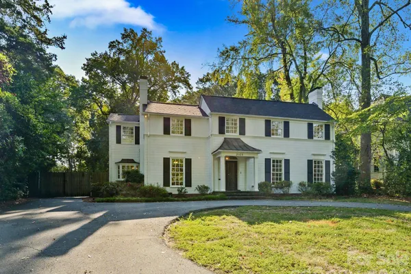 2035 PINEWOOD CIR