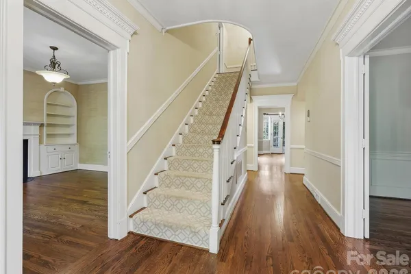 2035 PINEWOOD CIR