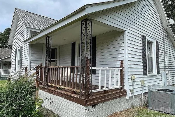 23 SELMA DR