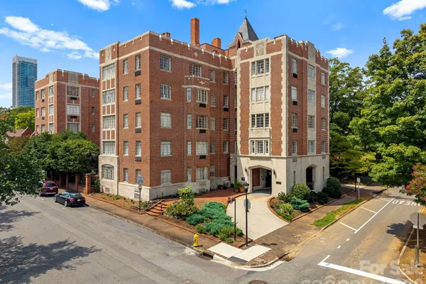 301 W 10TH ST 407
