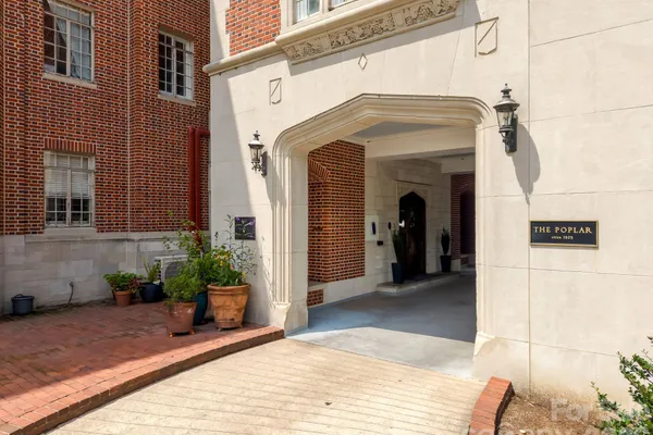 301 W 10TH ST 407