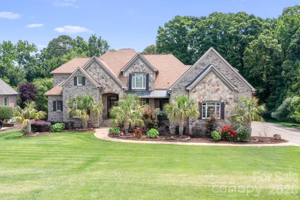 2215 WHISKERY DR