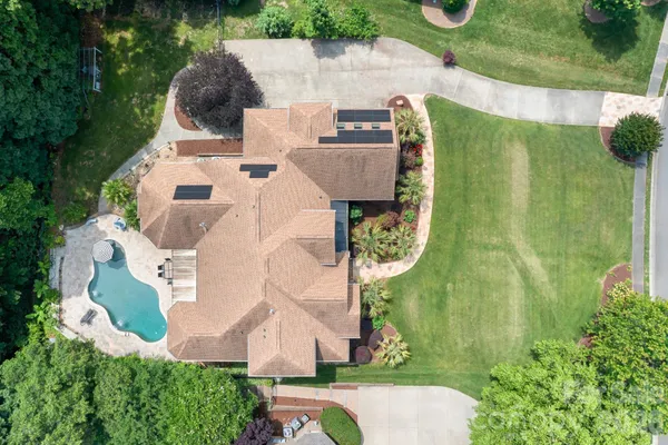 2215 WHISKERY DR