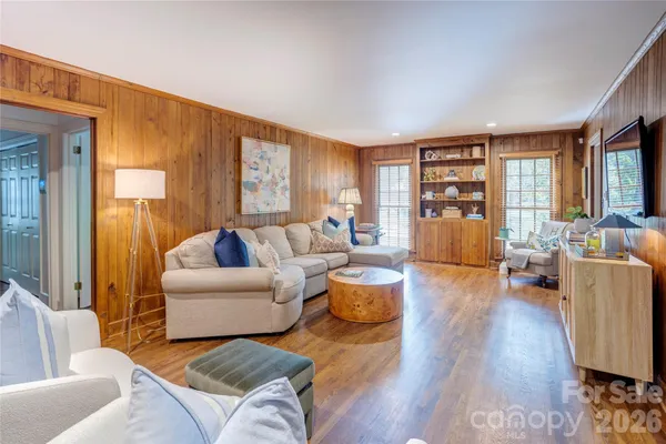 215 BETHEL DR
