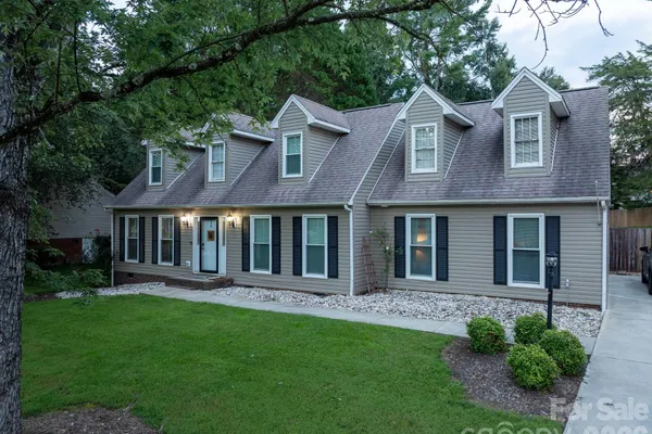 922 PLANTATION DR