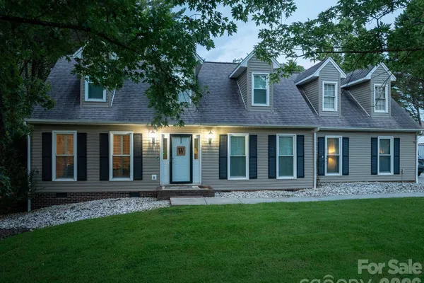 922 PLANTATION DR