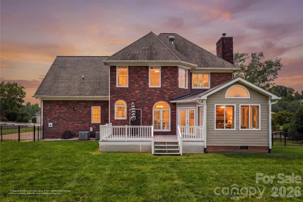 182 E TATTERSALL DR
