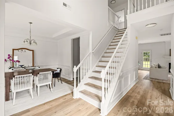 6106 GREENGATE LN
