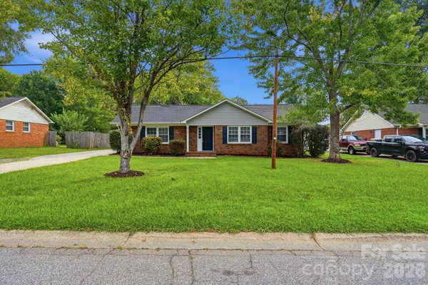 8208 IDLEWILD RD