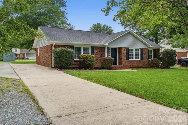 8208 IDLEWILD RD